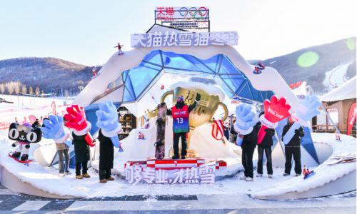 贾宗洋亲授滑雪秘籍！天猫以冠军赋能，联合品牌共同打造「天猫热雪猫冬会」
